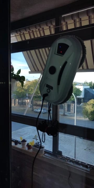Customer photo review of Robot Limpia Cristales con control remoto