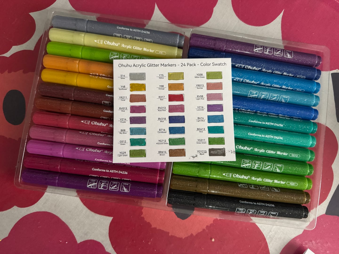 Customer photo review of Ohuhu Acrylic Metallic Glitter Markers, 24 Colors - 0.7mm & 3mm Tip Paint Pens