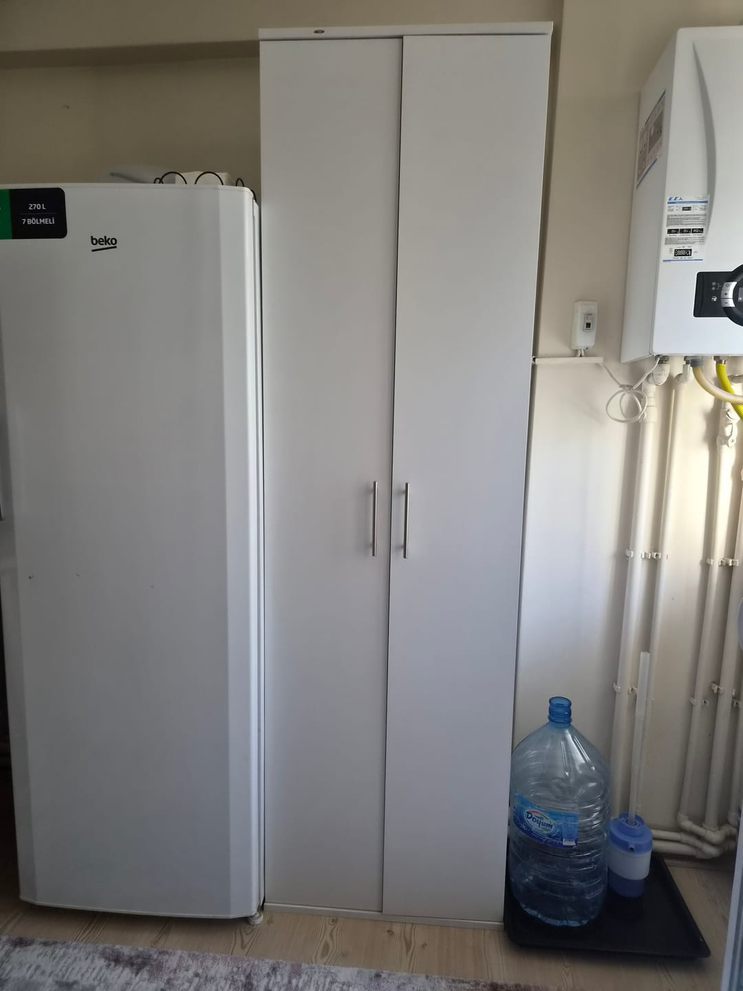 Customer photo review of Rani JE257 Çok Amaçlı Dolap 2 Kapaklı 6 Raflı Kiler Mutfak Dolabı Beyaz