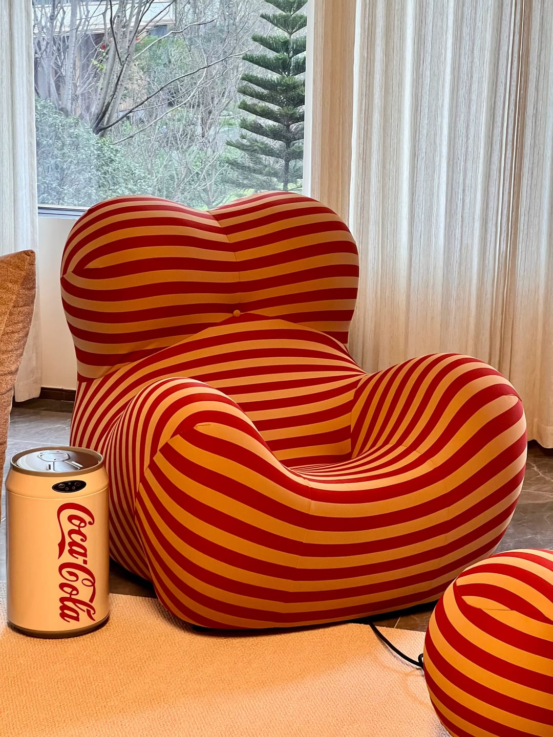 Customer photo review of Hiksnra Soft Form Lounge Chair