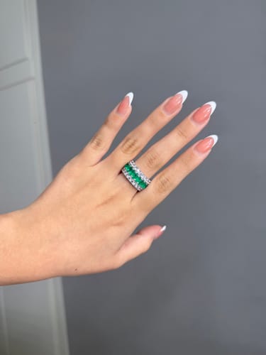 Customer photo review of Anillo Verde Ancho