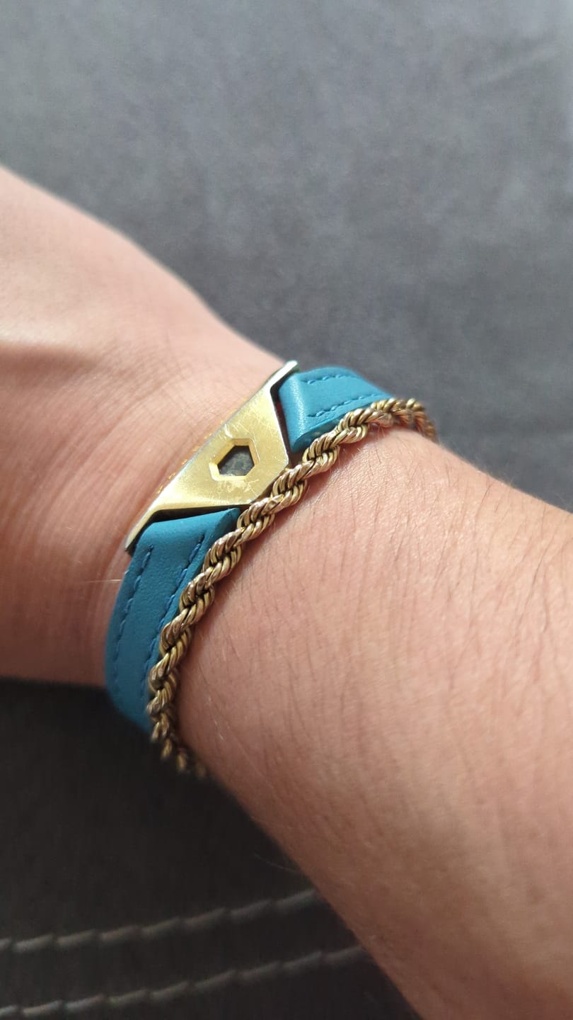 Customer photo review of Brin Cuir Bleu