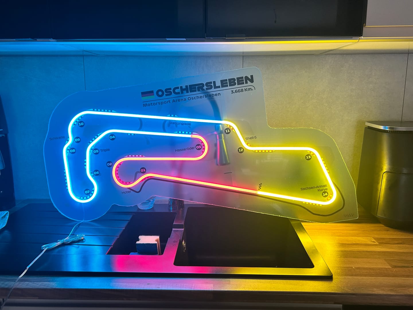 Customer photo review of Ihr individueller Neon-Rennstrecken-Service