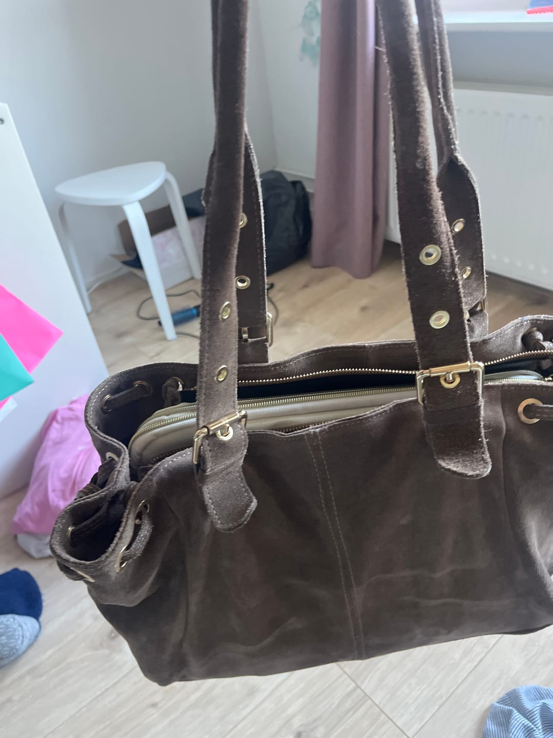 Customer photo review of Suède Muse bag taupe