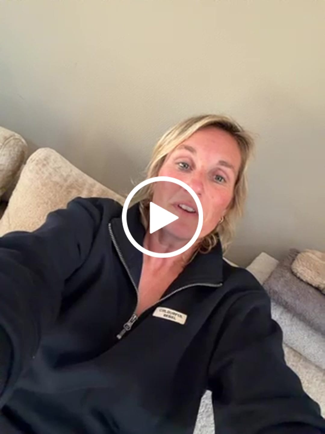 Customer video review of Label Zip Sweat | Merlot Red