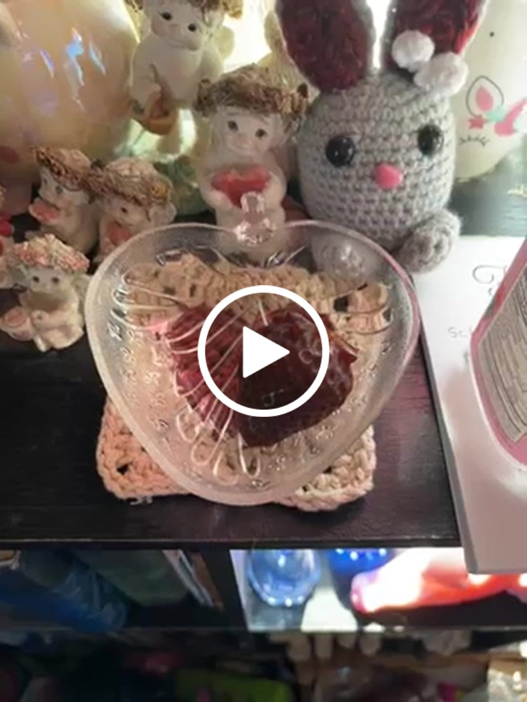 Customer video review of Natural Crystal Delicate Strawberry Carving