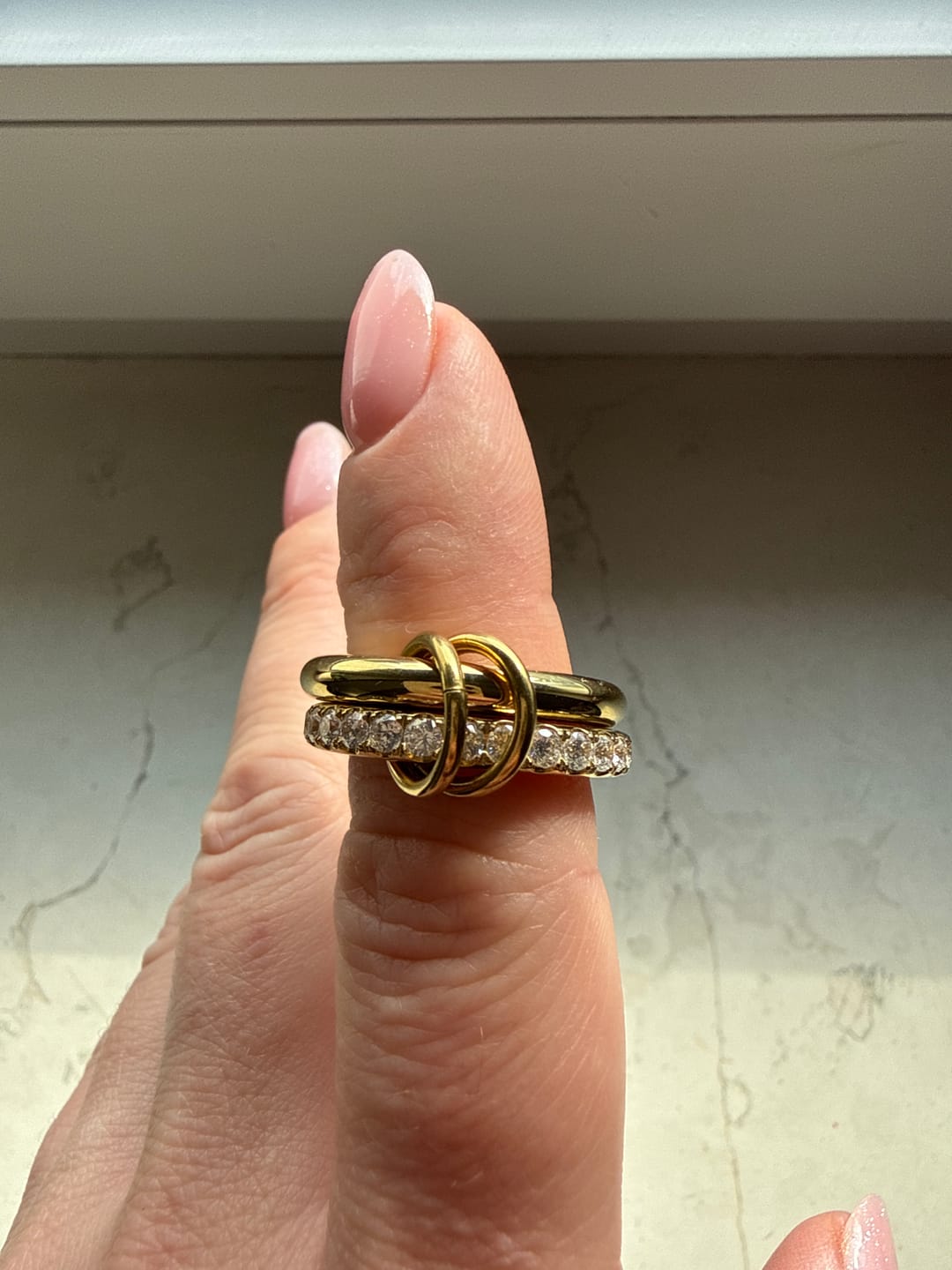 Customer photo review of Pave Infinity Flow Ring 18K Vergoldet