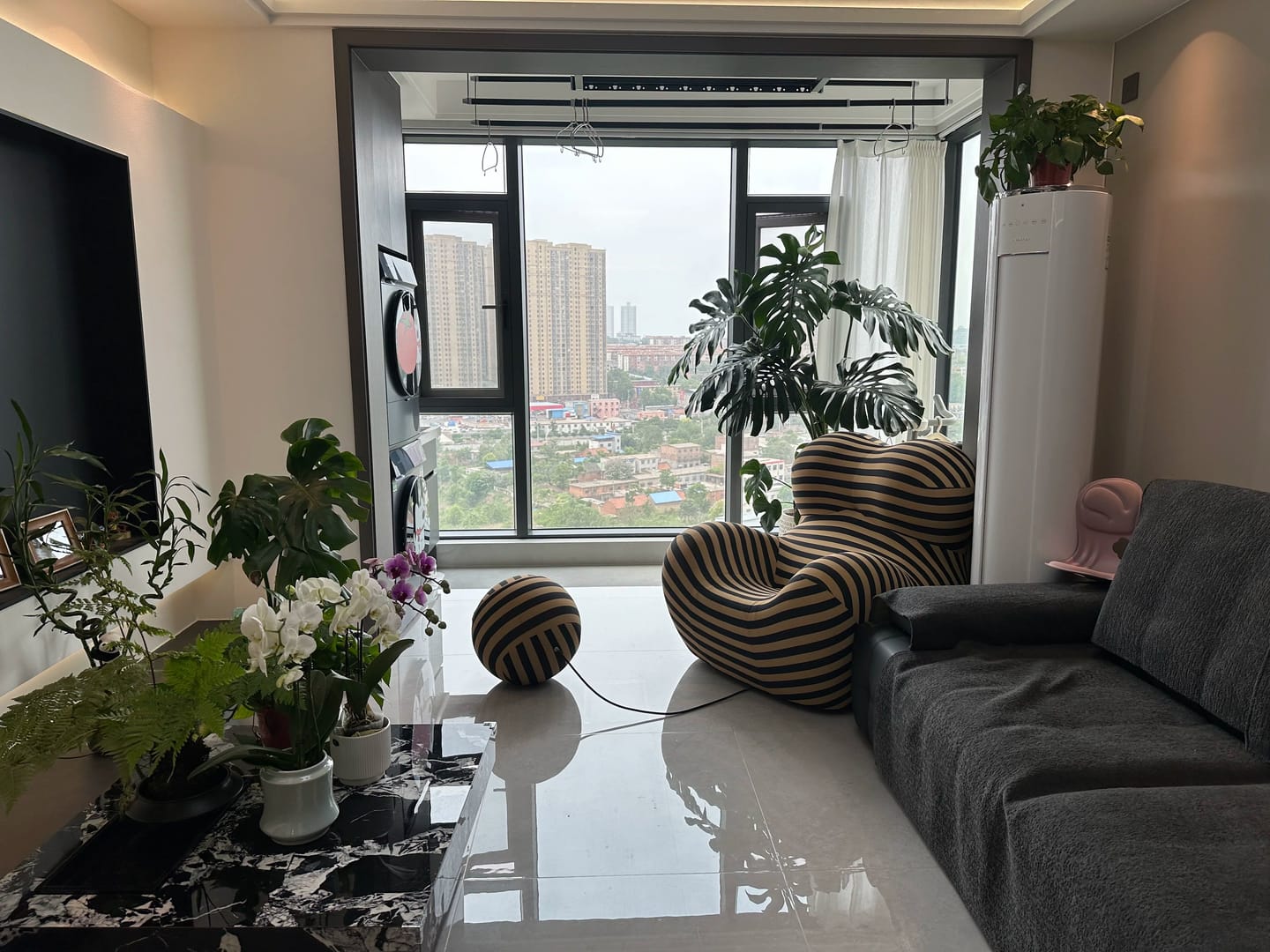 Customer photo review of Hiksnra Soft Form Lounge Chair