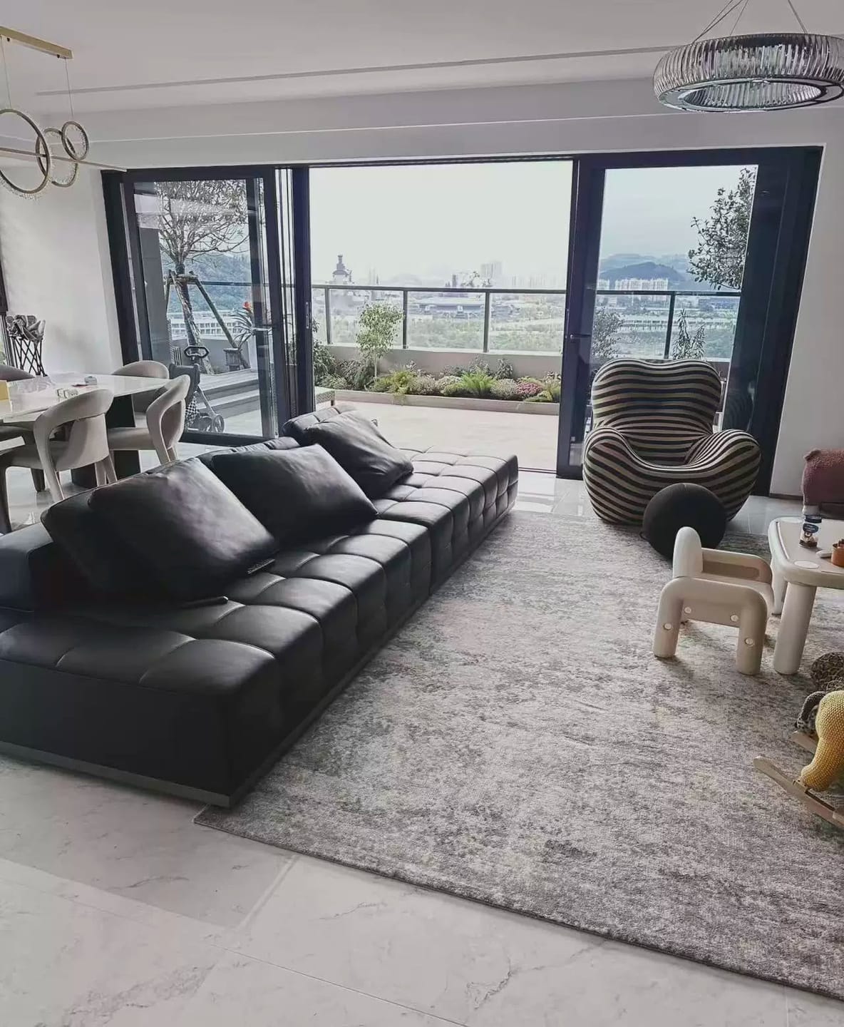 Customer photo review of Hiksnra Soft Form Lounge Chair