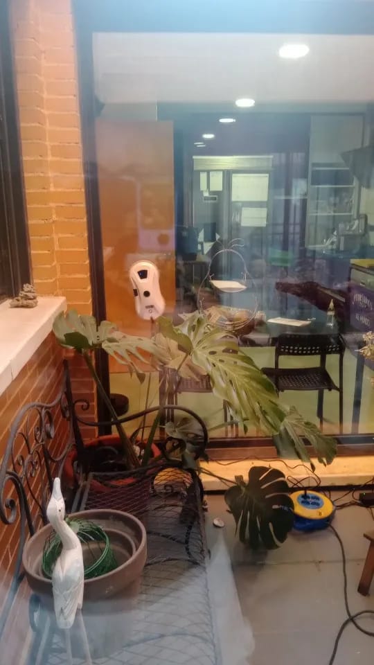Customer photo review of Robot Limpia Cristales con control remoto
