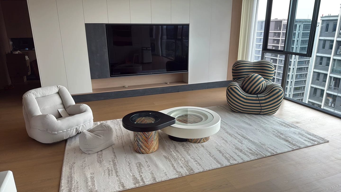 Customer photo review of Hiksnra Soft Form Lounge Chair