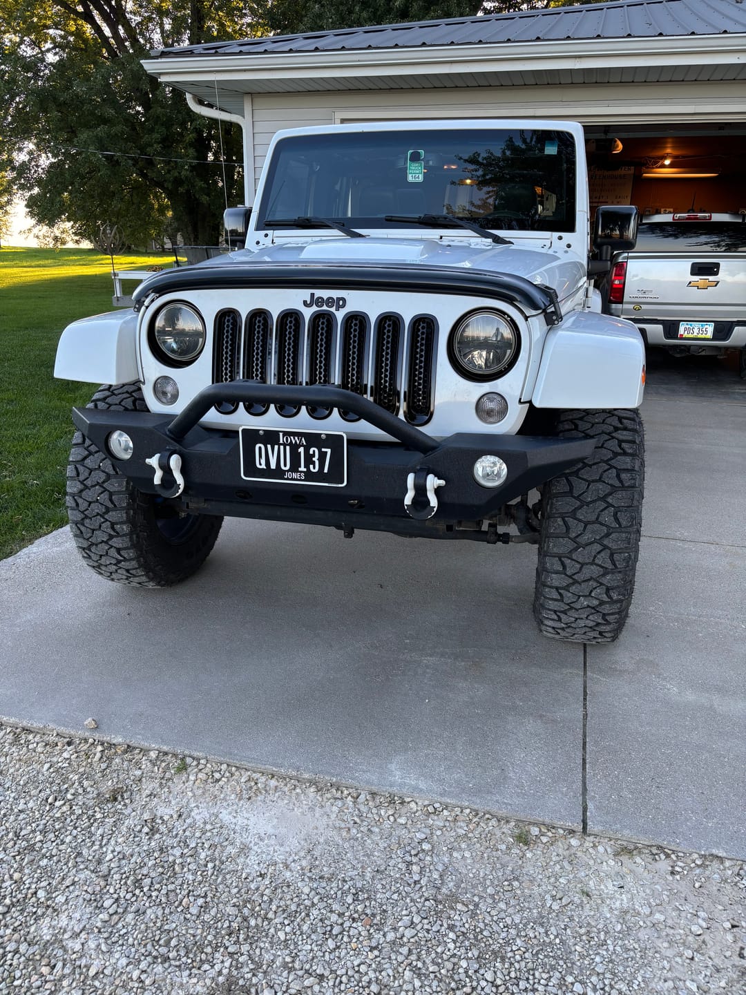 Customer photo review of Clip-in Mesh Grill Inserts - Glossy Black For 07-18 Jeep Wrangler JK/ JKU