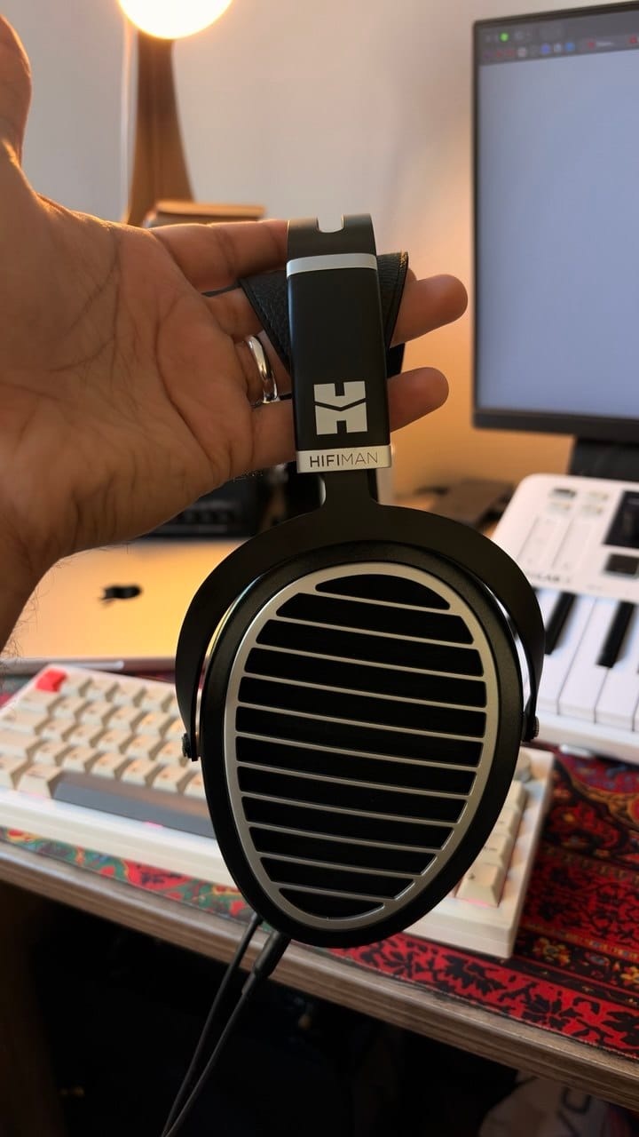 Customer photo review of Hifiman Ananda Planar Magnetic  Headphones - Stealth Magnets
