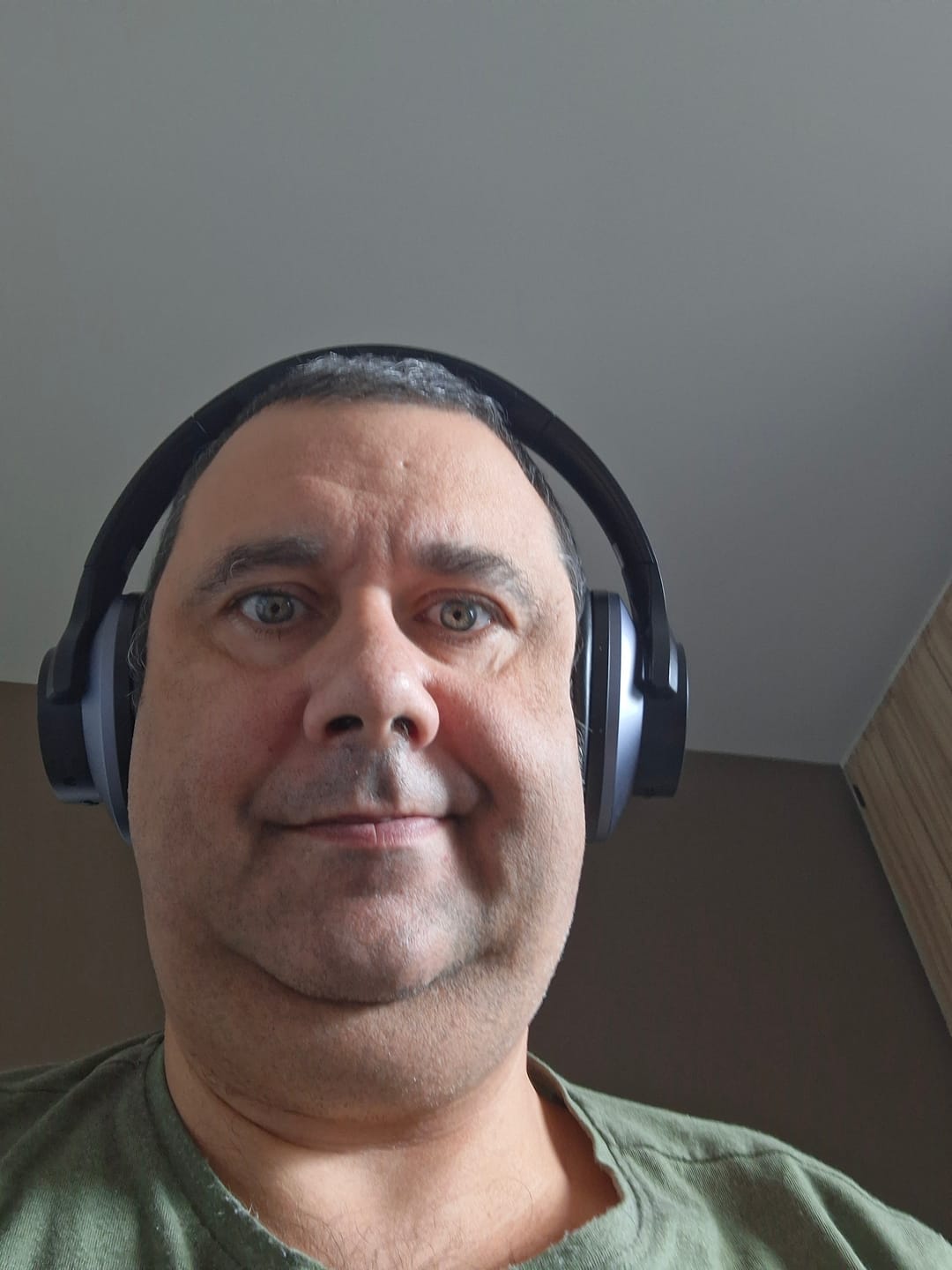 Customer photo review of Oneodio A Series - Bluetooth 5.0 Active Noise Cancelling Wireless Headphones - Built-in Microphone, Type C Charging & Carry Case - Extended 2 Year Warranty Included