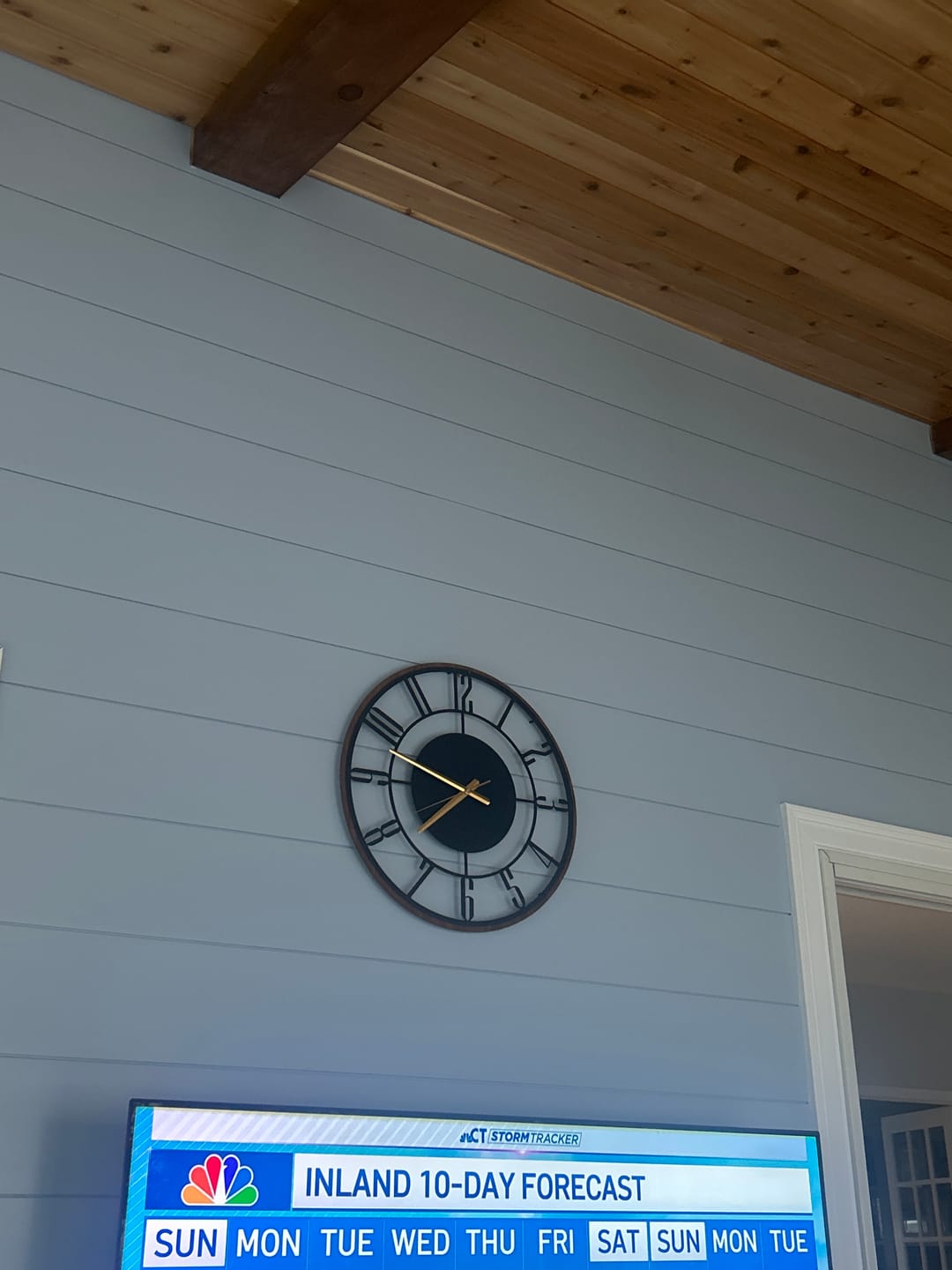 Customer photo review of METAL WALL CLOCK with Wooden Corners