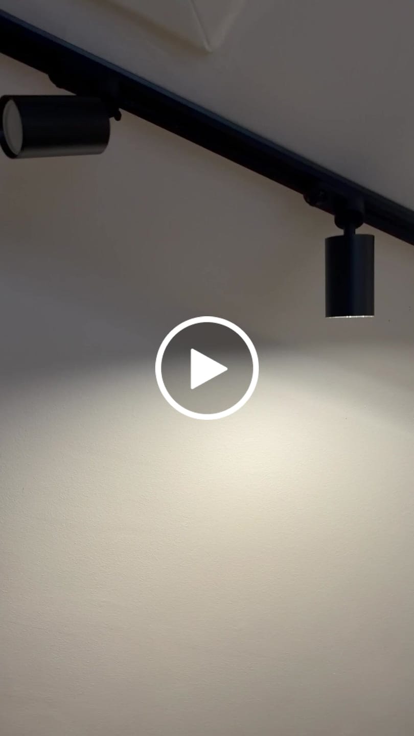 Customer video review of PACK RIEL MONOFASICO 1 METRO + (3) FOCOS PORTA AMPOLLETA GU10 + (3) AMPOLLETAS LUZ CALIDA O FRIA