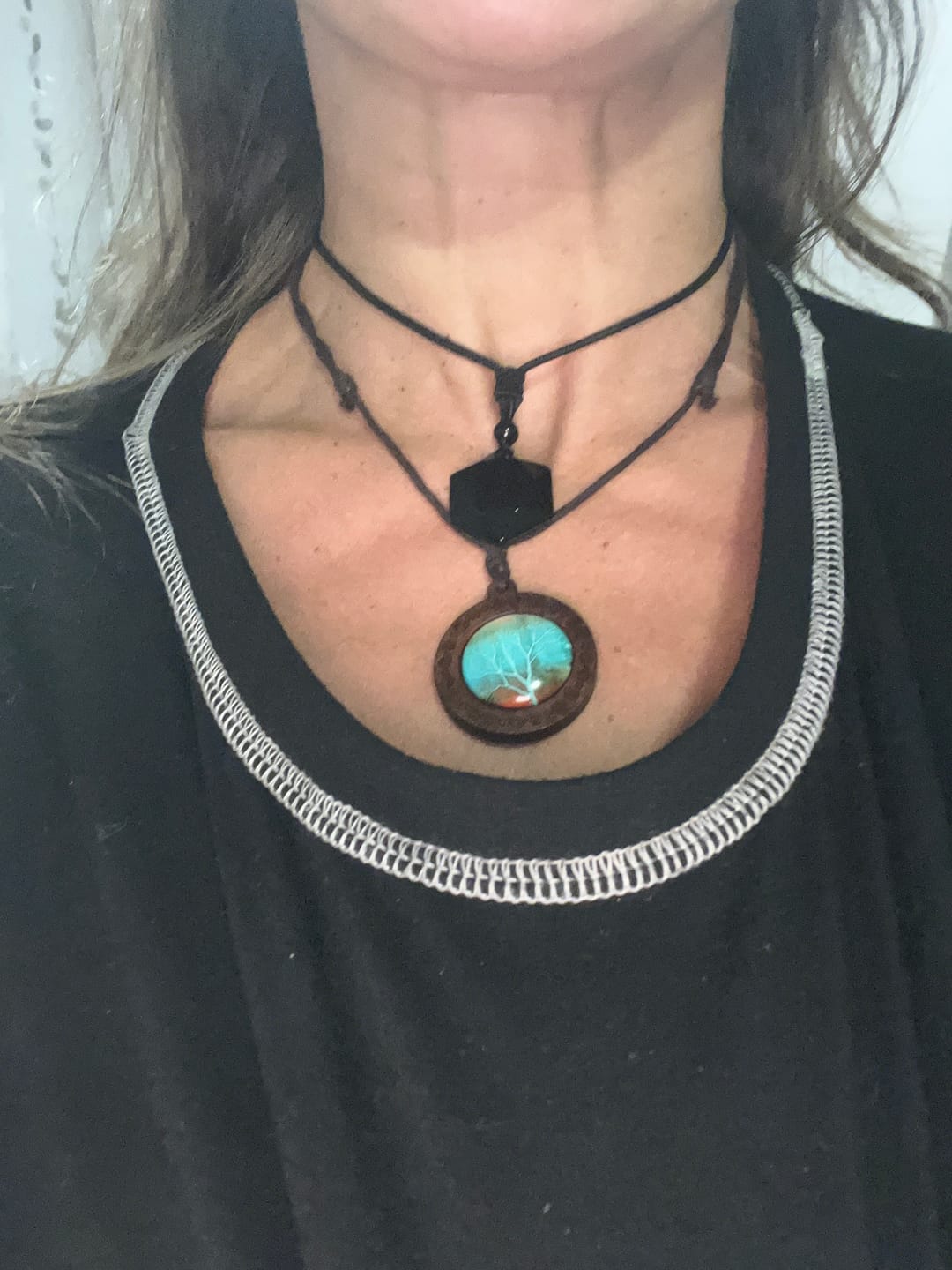 Customer photo review of Lebensbaum Halskette - Holz & Leder