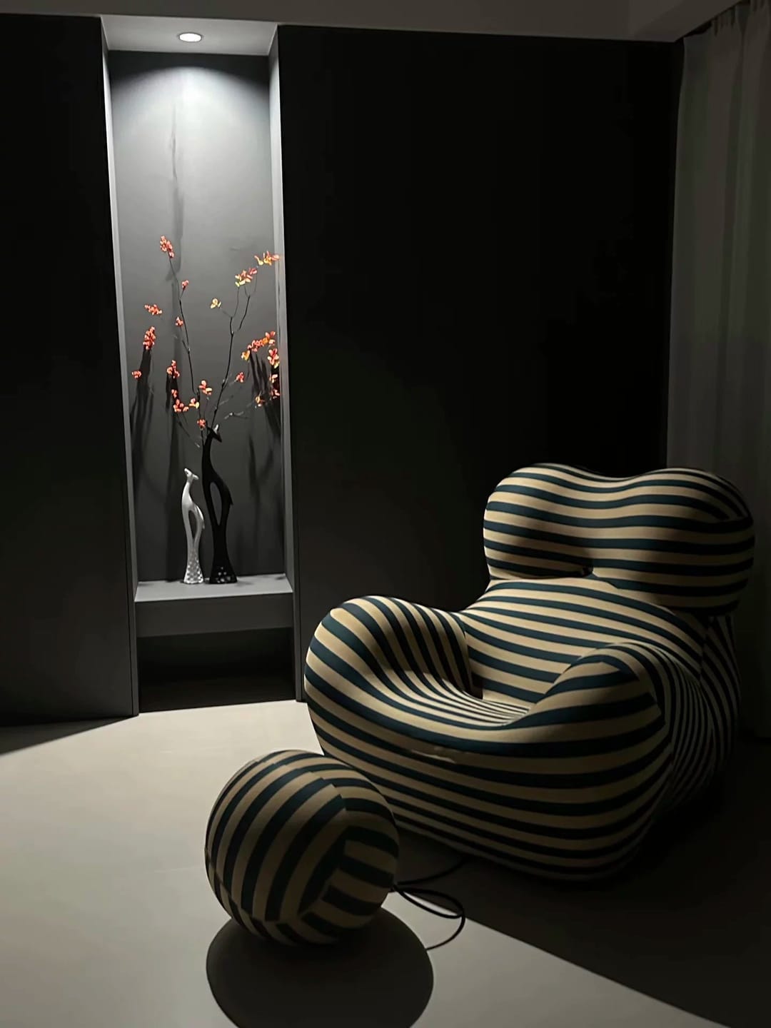 Customer photo review of Hiksnra Soft Form Lounge Chair