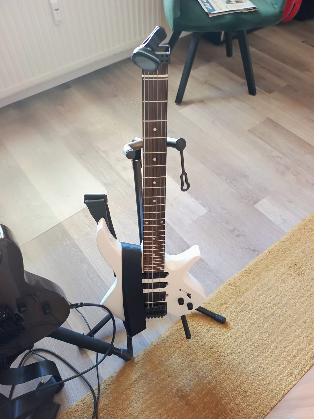 Customer photo review of Donner HLX-500 Headless E-Gitarre【ursprüngliches Modell NHL-500】
