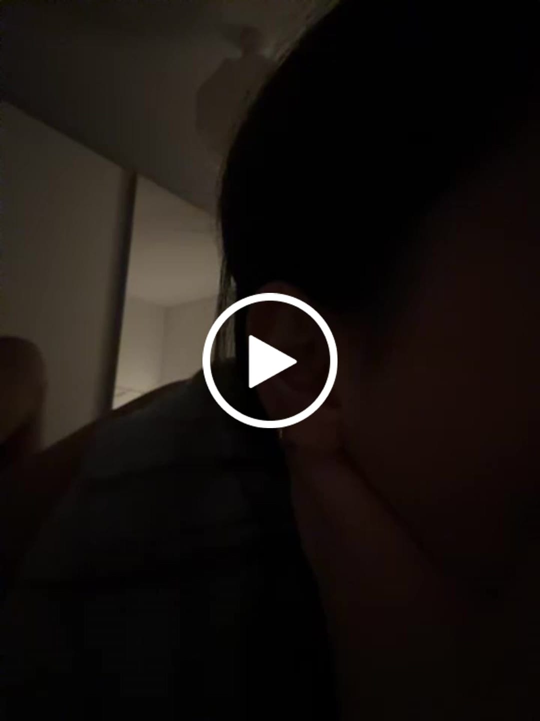 Customer video review of Simple Ohrringe | 18K vergoldet