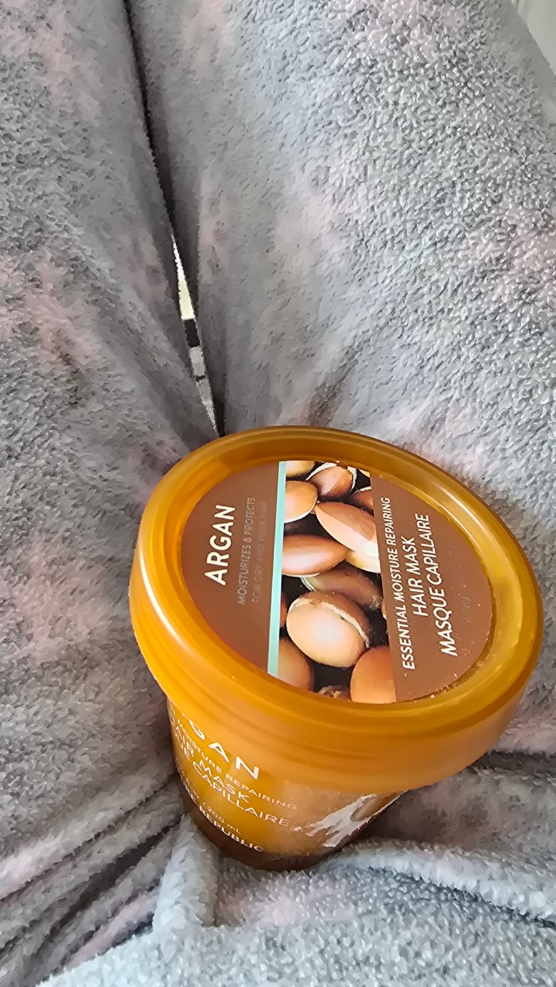 Customer photo review of Mitrinoša matu maska Nature Republic Argan Essential Moisture Repairing Hair Mask