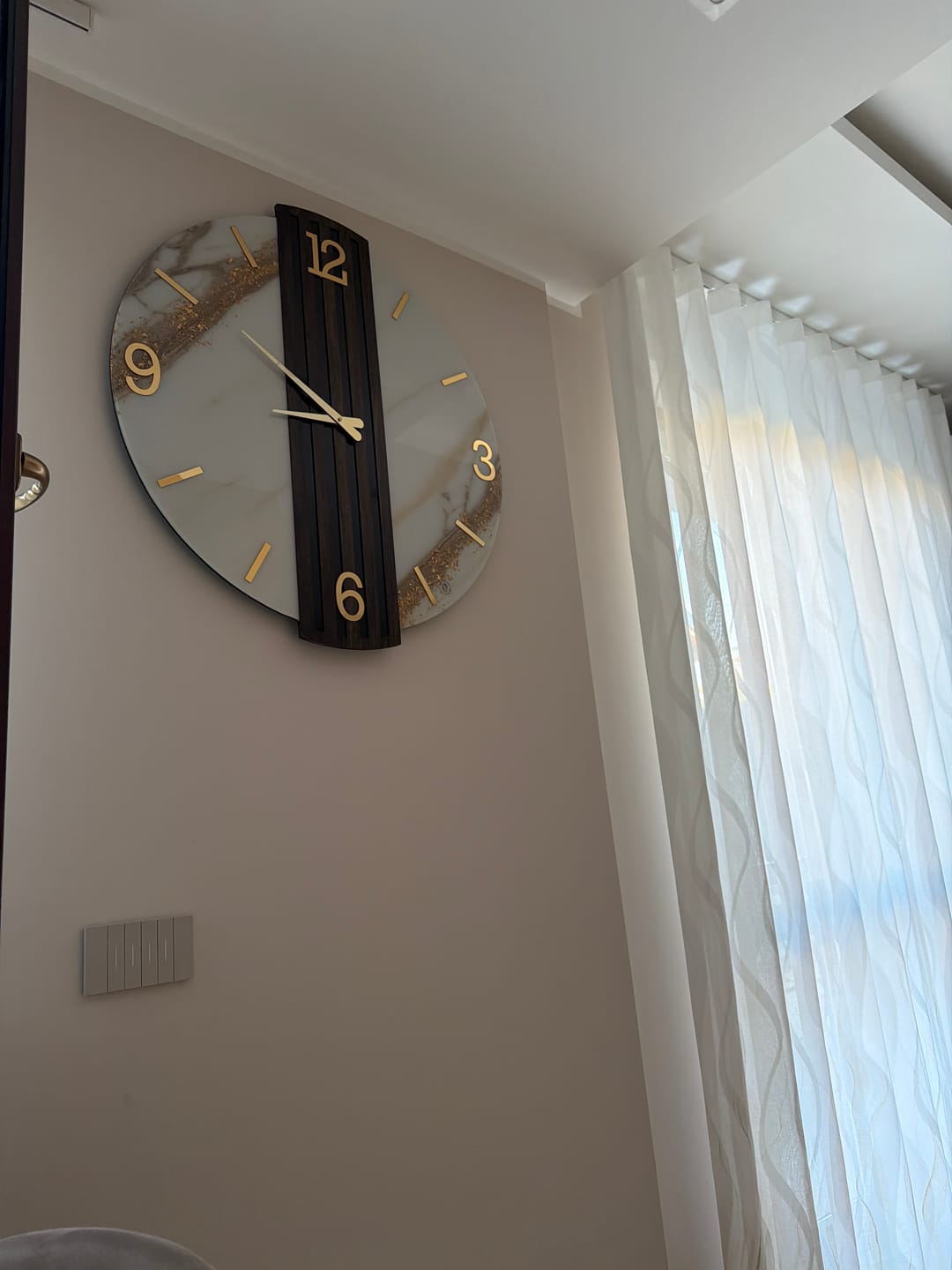 Customer photo review of Orologio da parete effetto marmo Aura con doghe design moderno