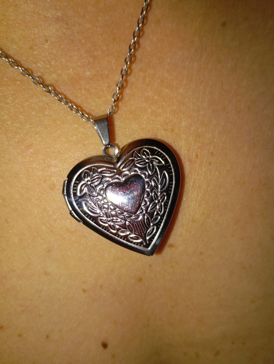 Customer photo review of Collana con Foto custodita nel Cuore e Dedica Personalizzata