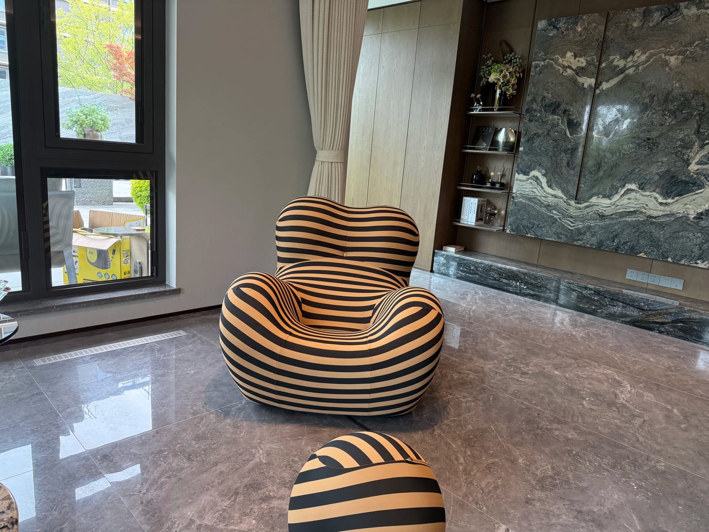 Customer photo review of Hiksnra Soft Form Lounge Chair