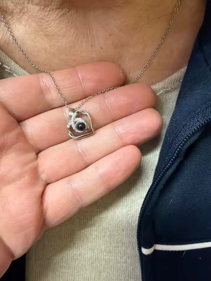Customer photo review of Lulmo™ — Collar Personalizable con Imagen Holográfica para Conejo