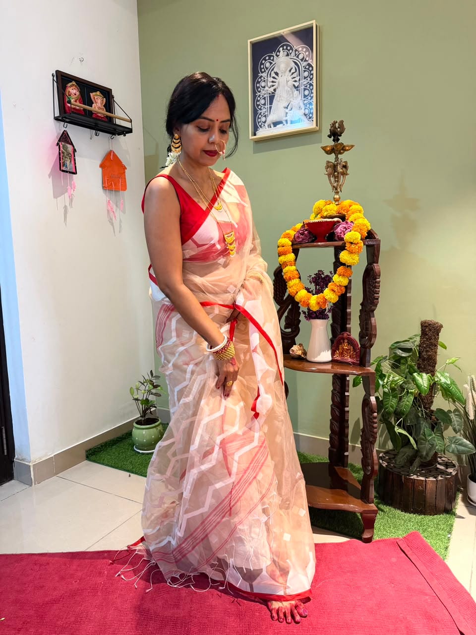 Customer photo review of Temple Border Organza Muslin Jamdani Saree