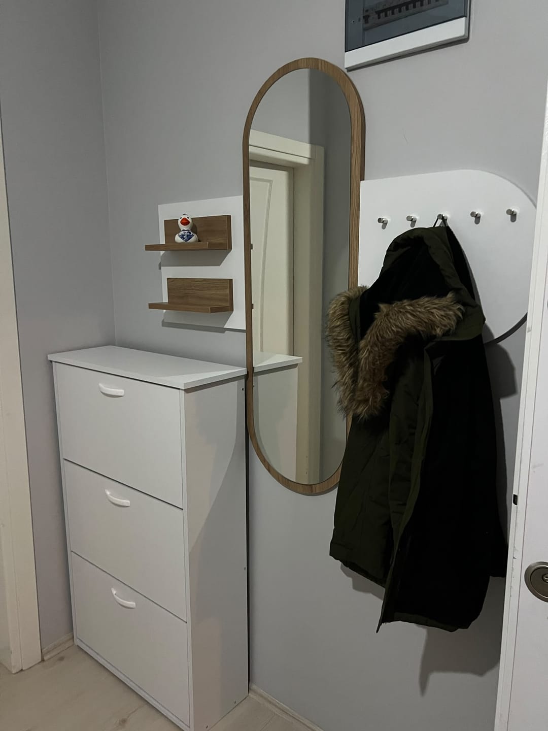 Customer photo review of Rani P3 Aynalı Duvar Askısı Boy Aynası Sepet Ceviz - Beyaz Vestiyer
