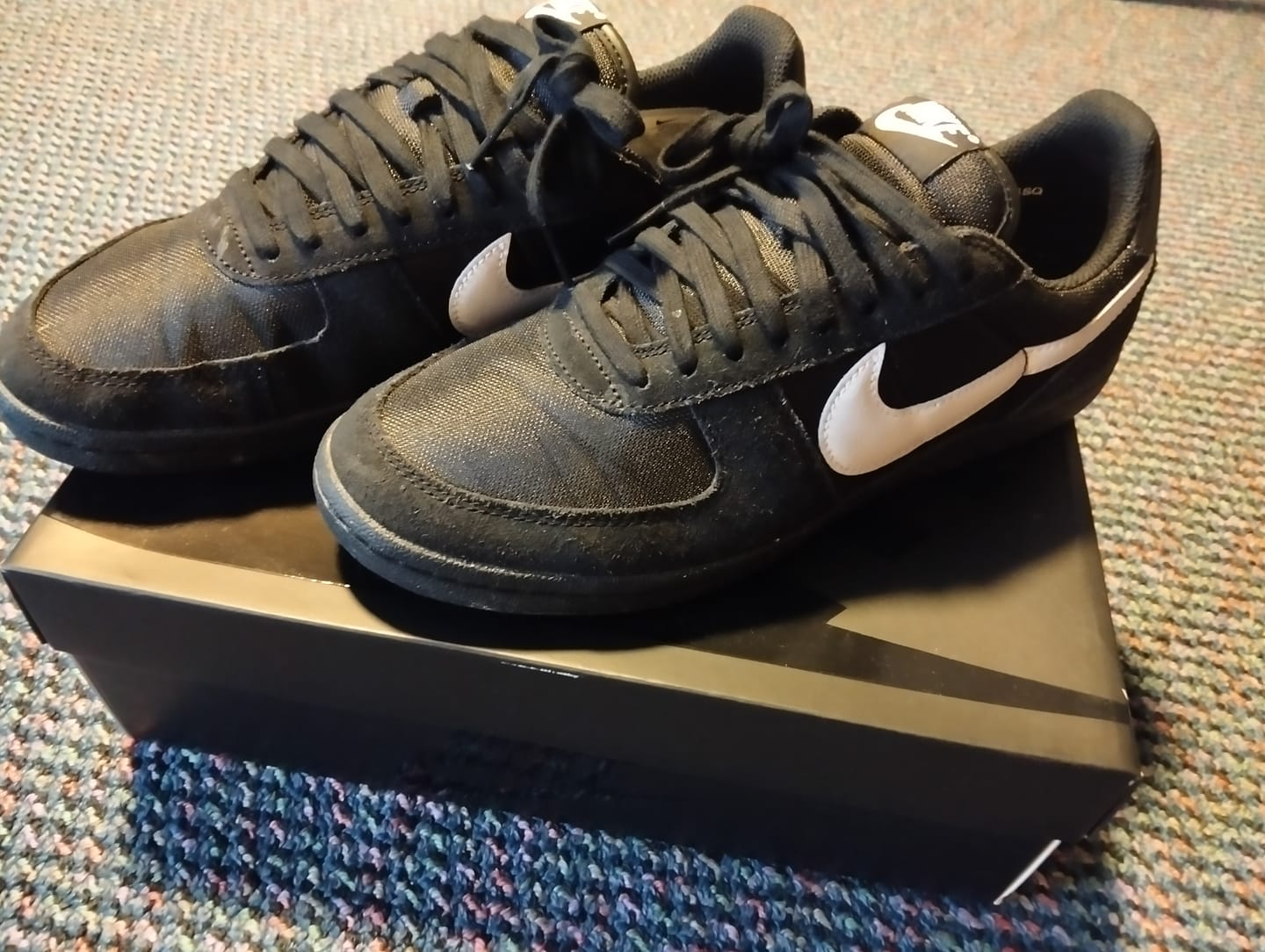 Customer photo review of Basement - Sneaker Mystery Box