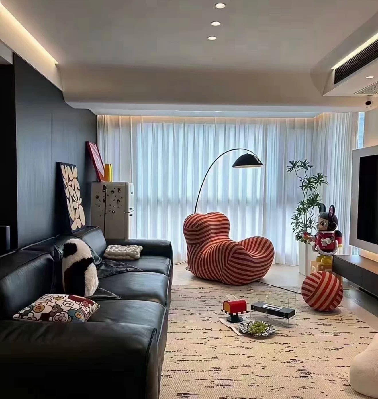 Customer photo review of Hiksnra Soft Form Lounge Chair