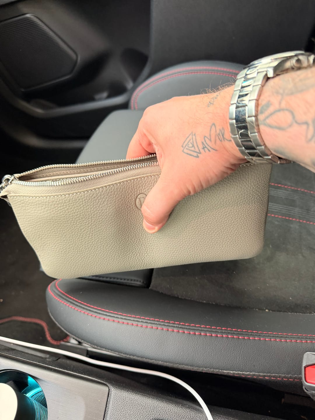 Customer photo review of Belluvi Duo Pouch