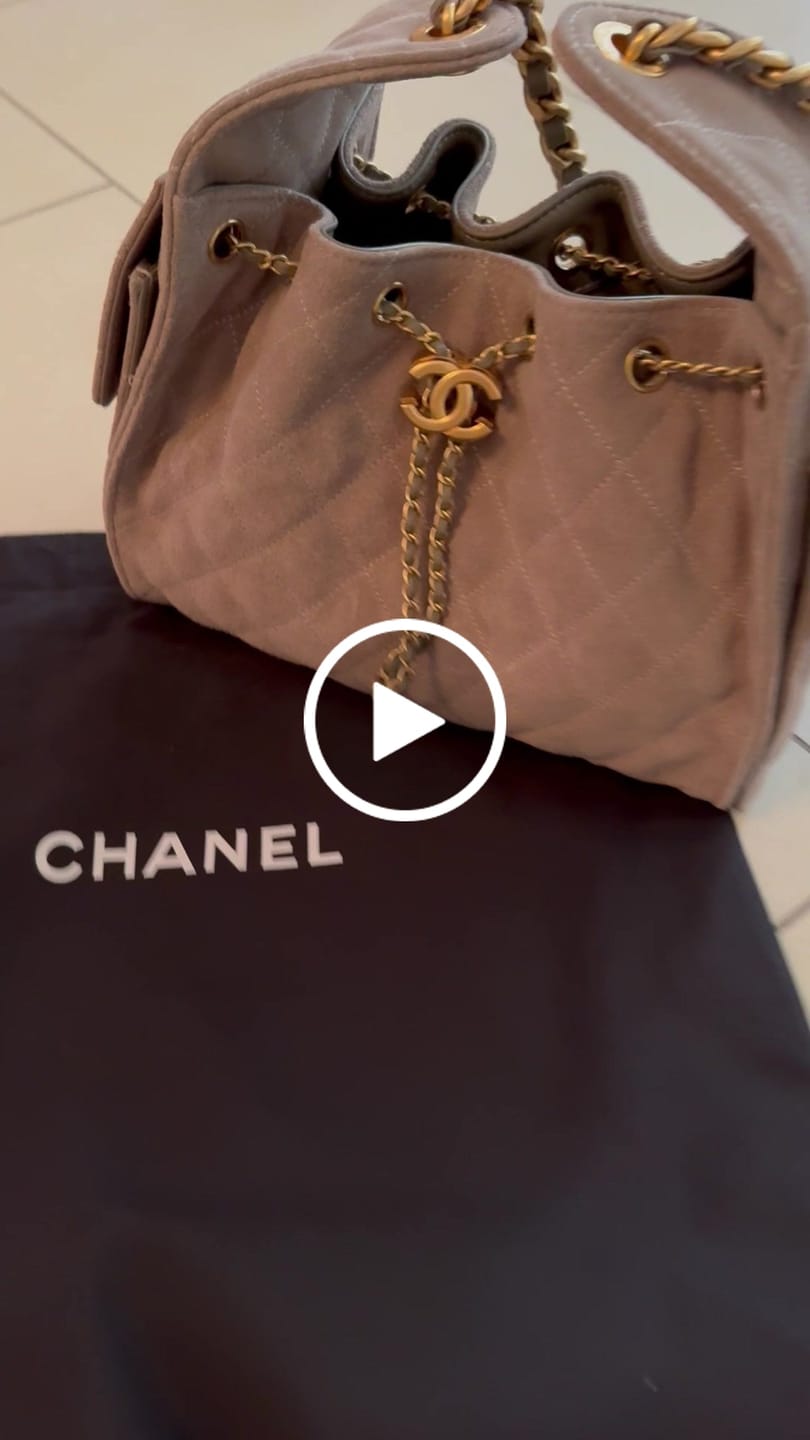 Customer video review of CC 25C Hobo Bags 30cm Warm Grey Suede 243557