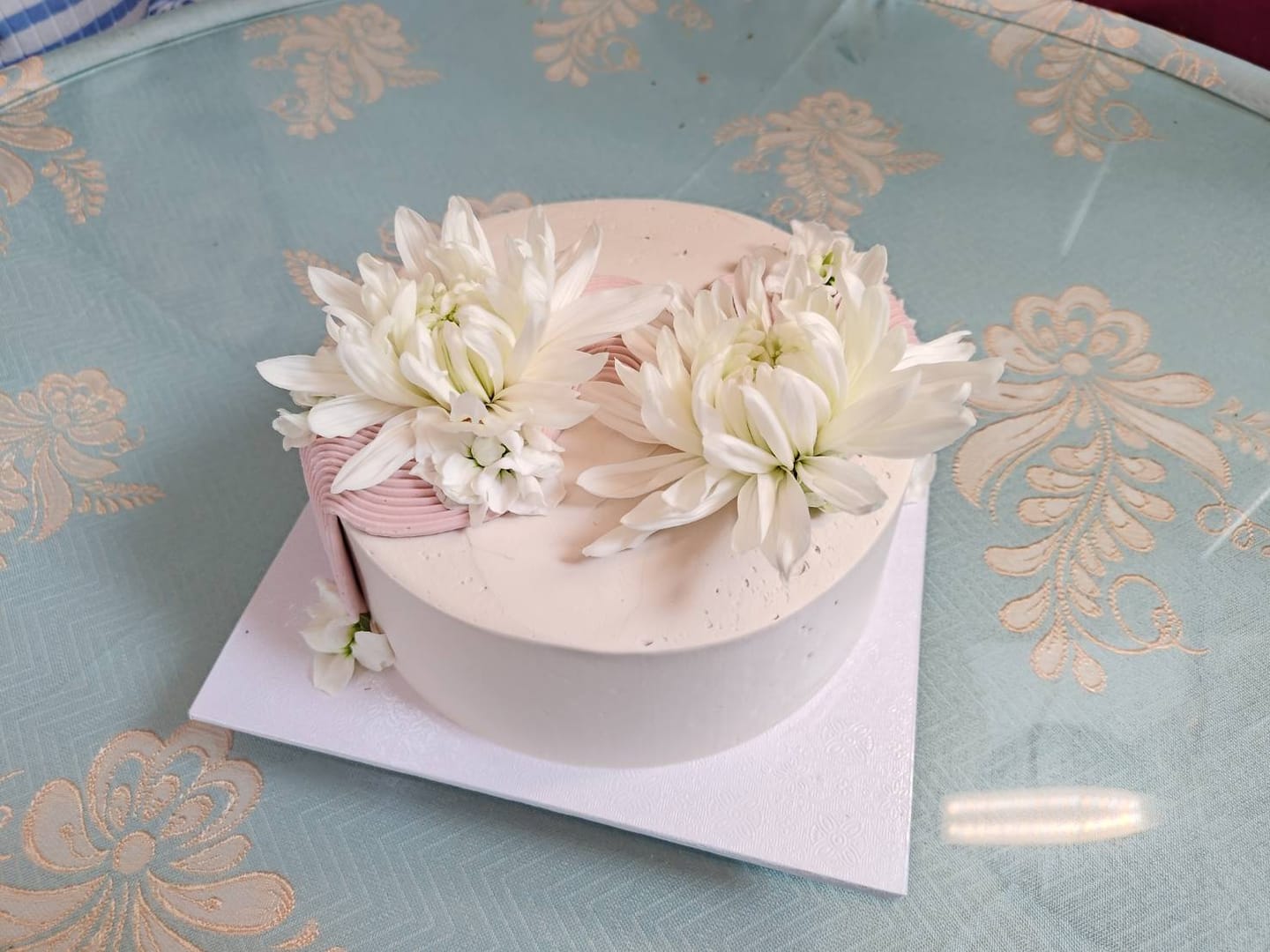 Customer photo review of petal cake