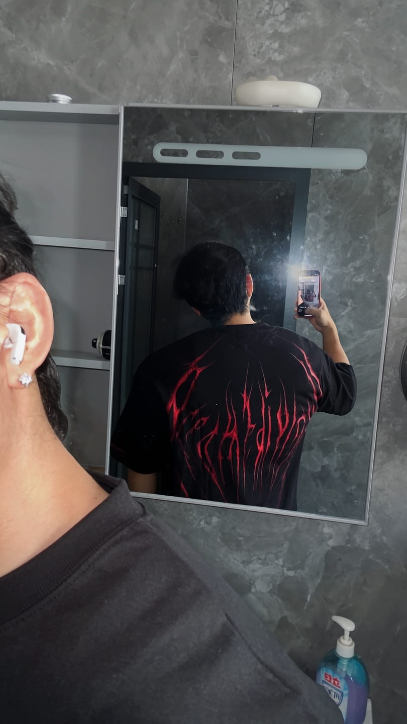 Customer photo review of Eclipse Oversized T-shirt [NIGHTMARE]