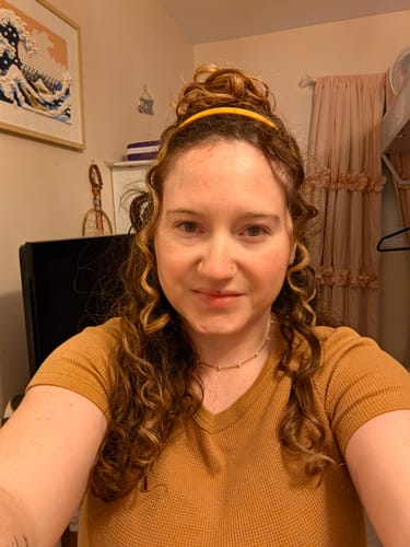 Reviewer wearing a Nura Pearl 18K Gold Necklace, a delicate gold chain featuring a single pearl.