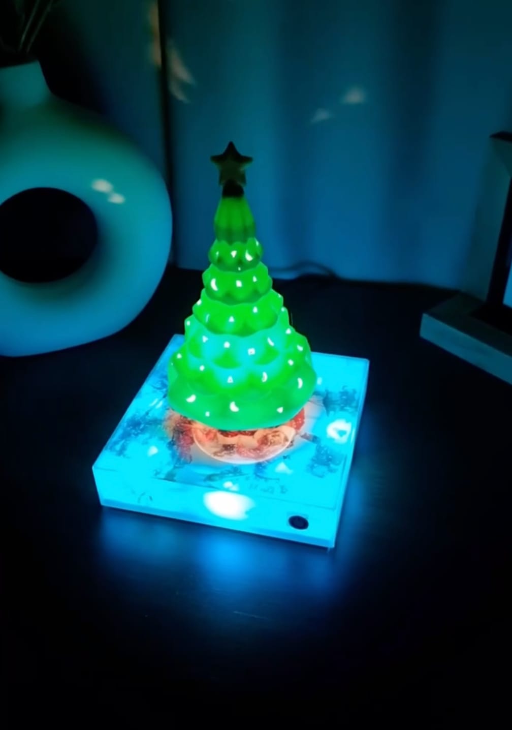 Customer photo review of Levitating Christmas Tree