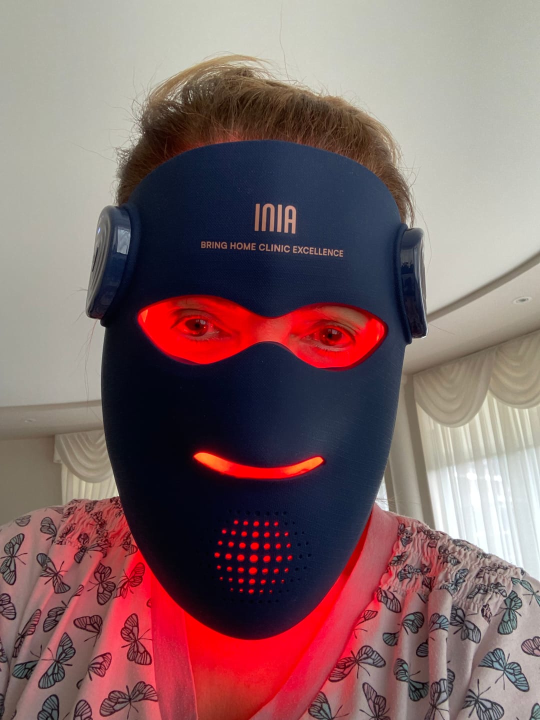 Customer photo review of INIA GLOW 4D 940nm Dual NIR Wireless LED Mask