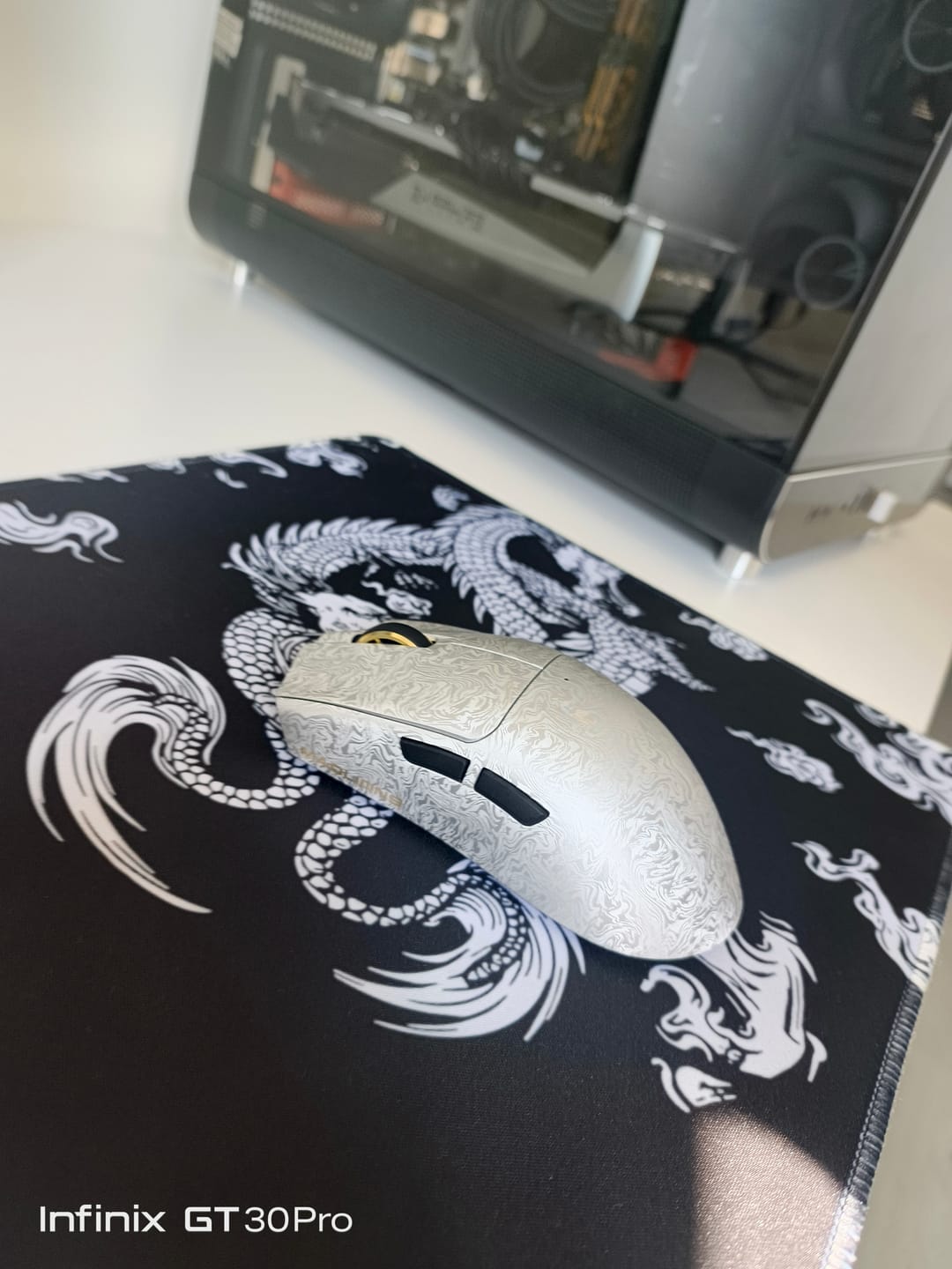Customer photo review of FGG Madlions M3 Pro Karbon Fiber Wireless Mouse