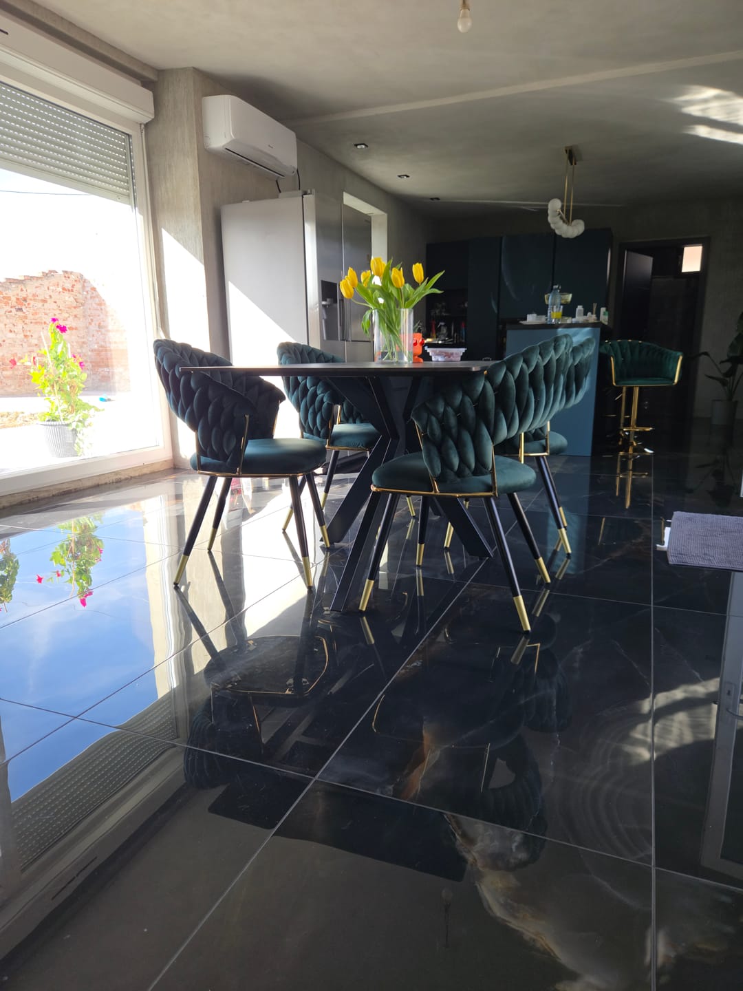 Customer photo review of Scaun K551, verde inchis/negru/auriu, stofa catifelata/metal, 62x58x85 cm