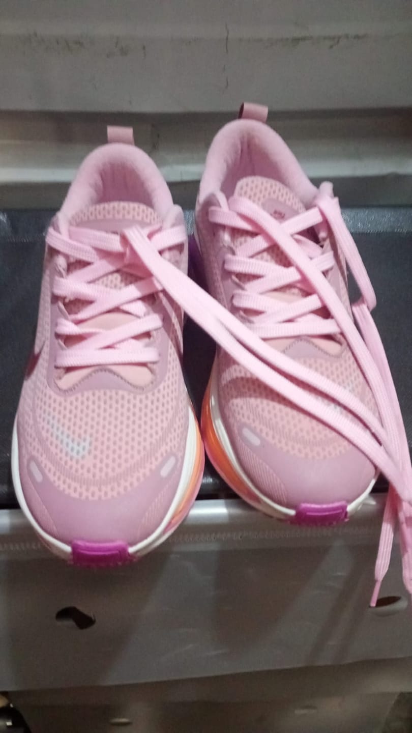 Customer photo review of NIKE VOMERO PLUS - DAMA