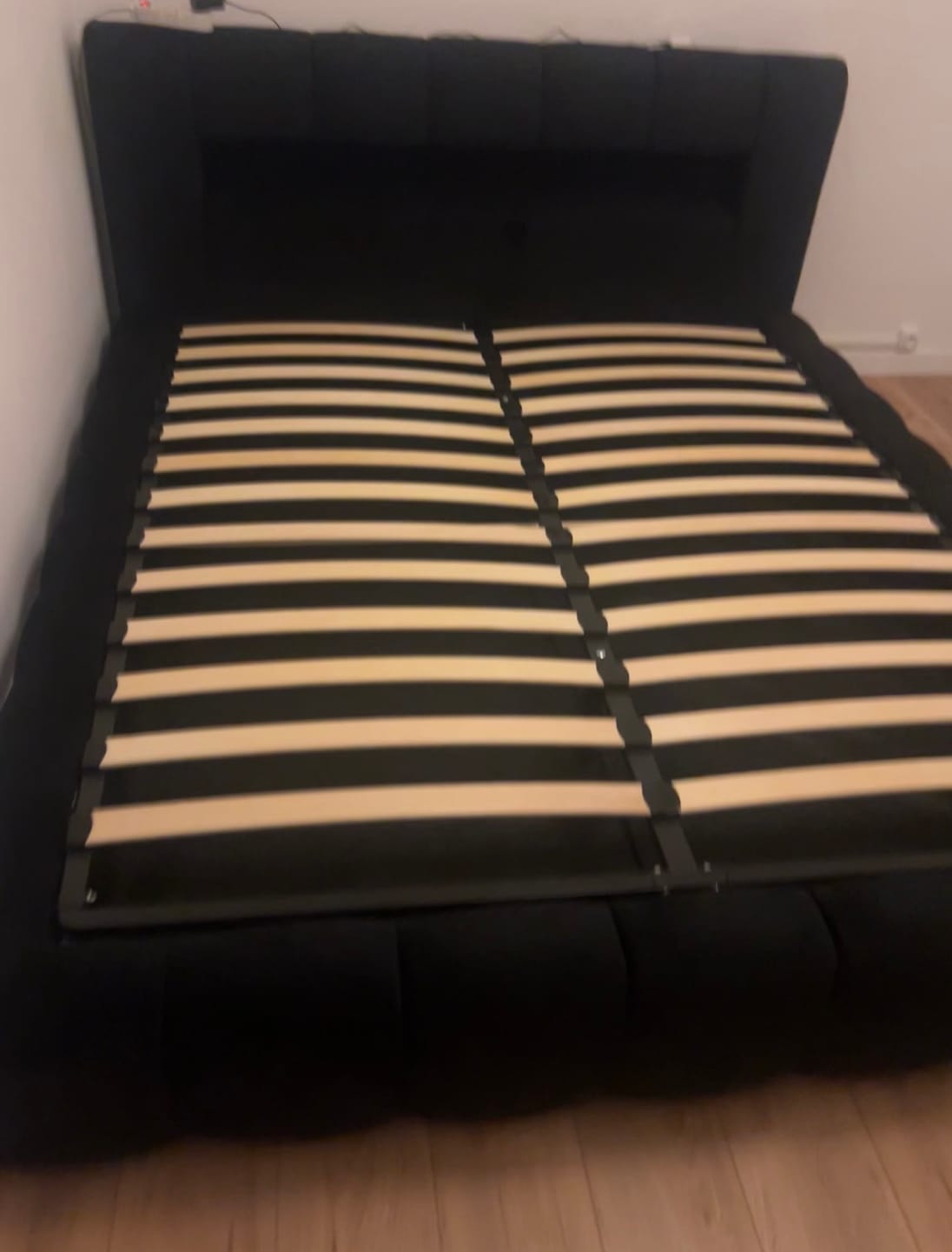 Customer photo review of Lit coffre rembourré avec LED  - JULIETTE