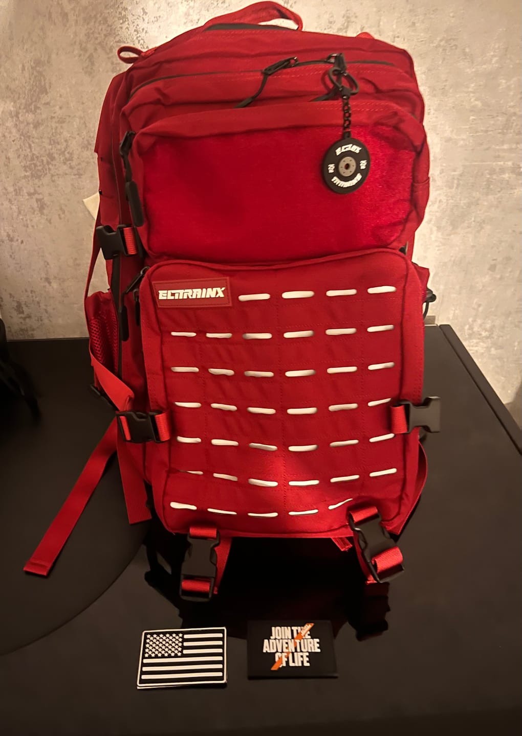 Customer photo review of Mochila Táctica V2 45L Dark Red