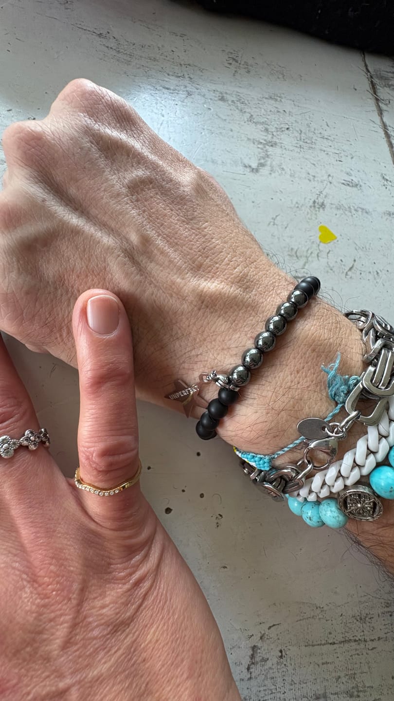 Customer photo review of »Meine Schatten« Blockadenlöser-Armband aus Hämatit und Onyx inkl. abgebrochenem Stern