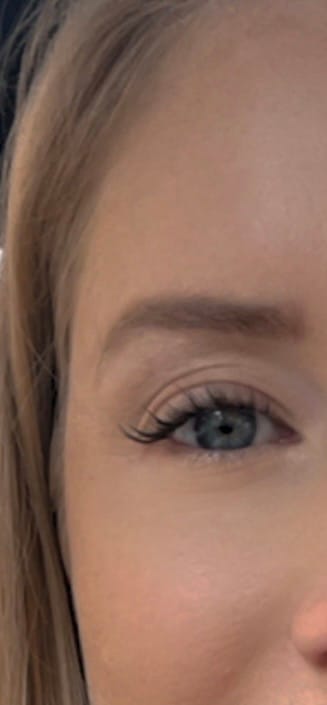 Customer photo review of Bond & Seal | Deluxe Kit | 300 Lash Clusters | Up to 30 Full Sets