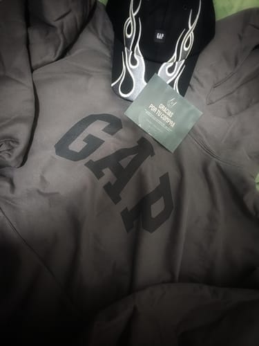 Customer photo review of Yeezy Flame Gap Cap G5