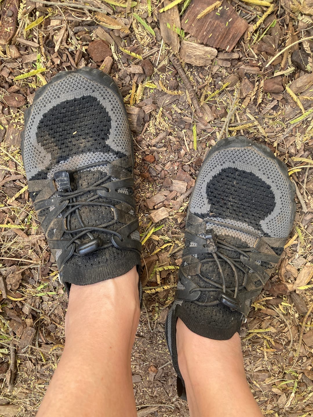 Customer photo review of Colour-block Mesh Wading Shoes