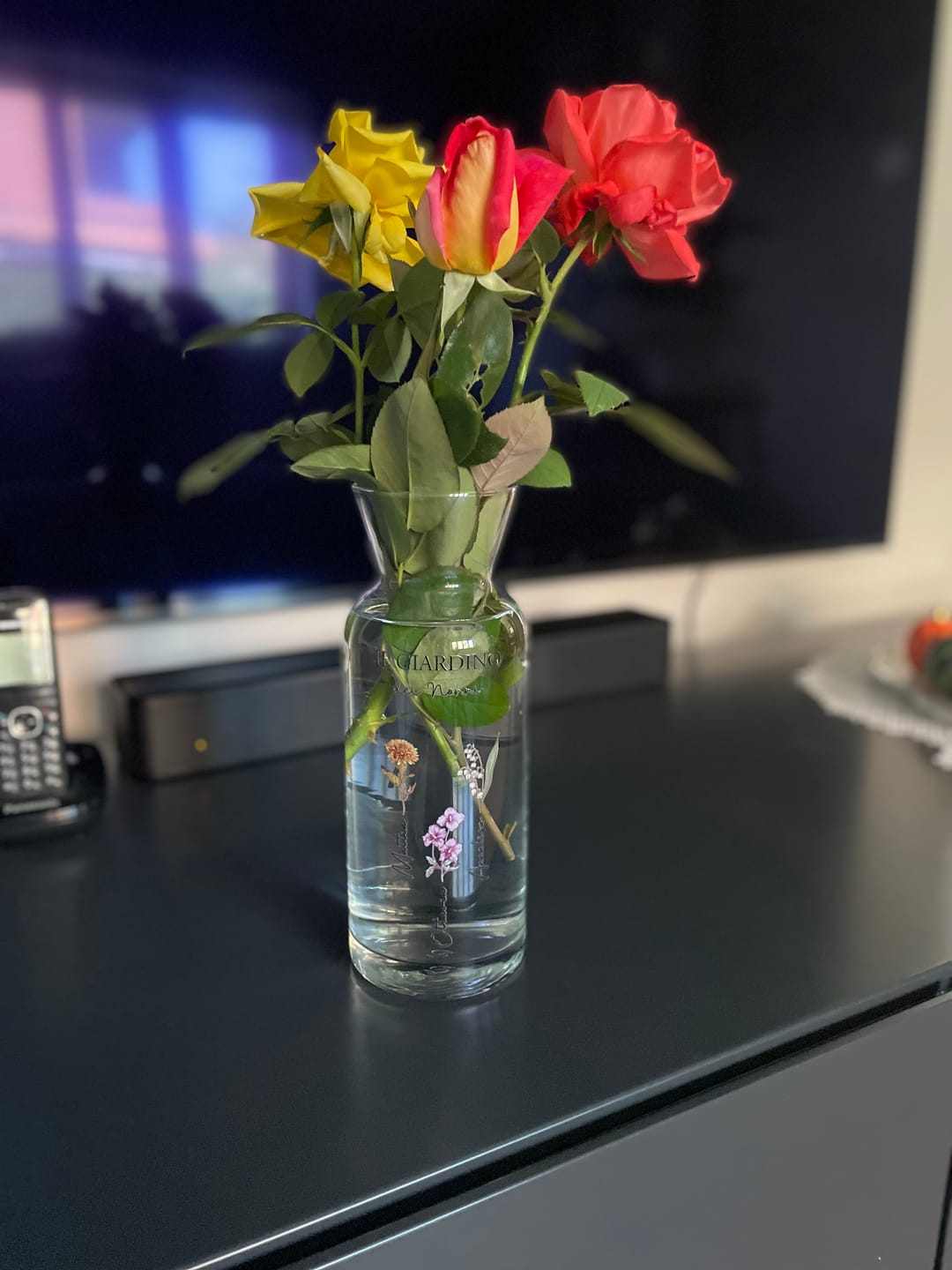 Customer photo review of Il giardino della mamma – Vaso in vetro personalizzato con nome e fiori per mamma e nonna